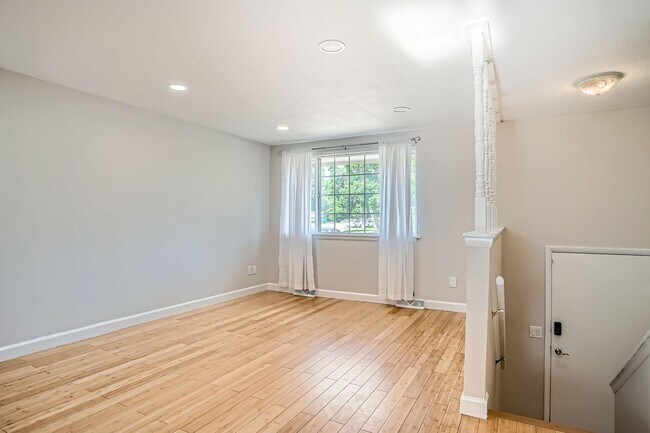 Building Photo - 1213 Miller St