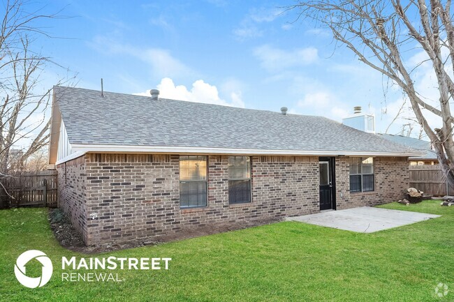 Building Photo - 2705 Fairfield Dr