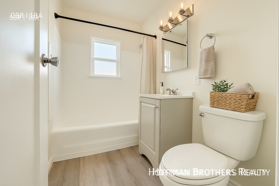 Building Photo - 1172 N New Hampshire Ave