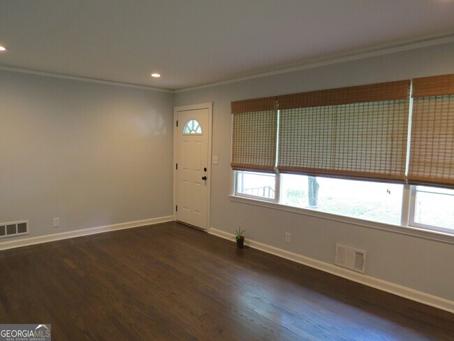 Foto del edificio - 1570 Van Epps St SE