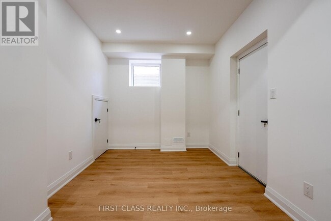 Building Photo - 544 White's Hill Ave
