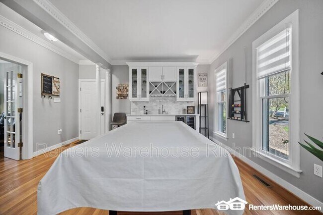Foto del edificio - 6000 Sedgefield Rd
