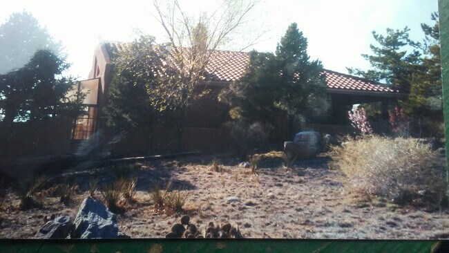 Building Photo - 1212 Marigold Dr NE