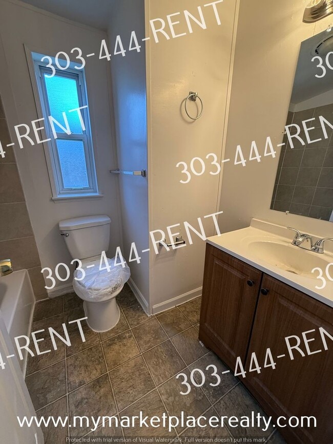 Building Photo - Spacious 3 Bedrooms and 2 bathroom home!!!