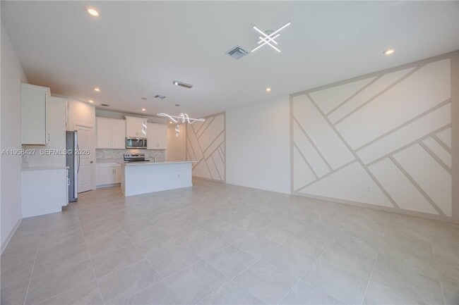 Foto del edificio - 7040 Channing Ave