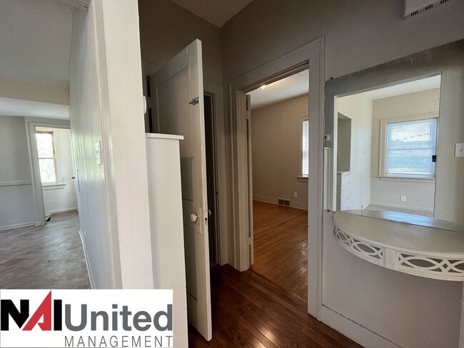 Building Photo - Two bedroom, One bathroom home for rent