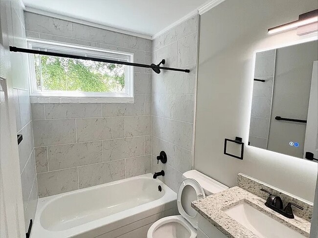 Building Photo - 142 Weatherwood Ct