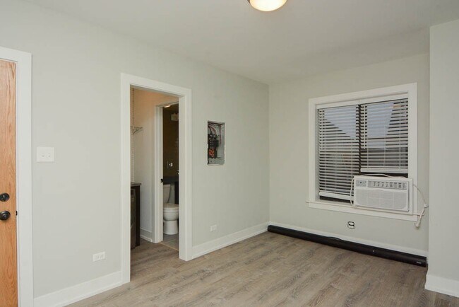 Foto del edificio - 432.5 W Belden Ave