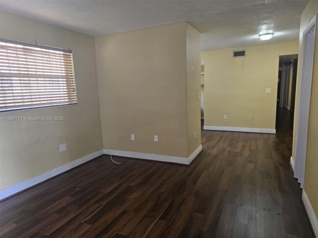 Foto del edificio - 2835 NW 22nd Ave