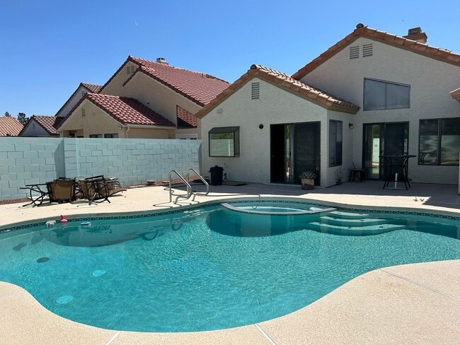Foto del edificio - Green Valley home with pool