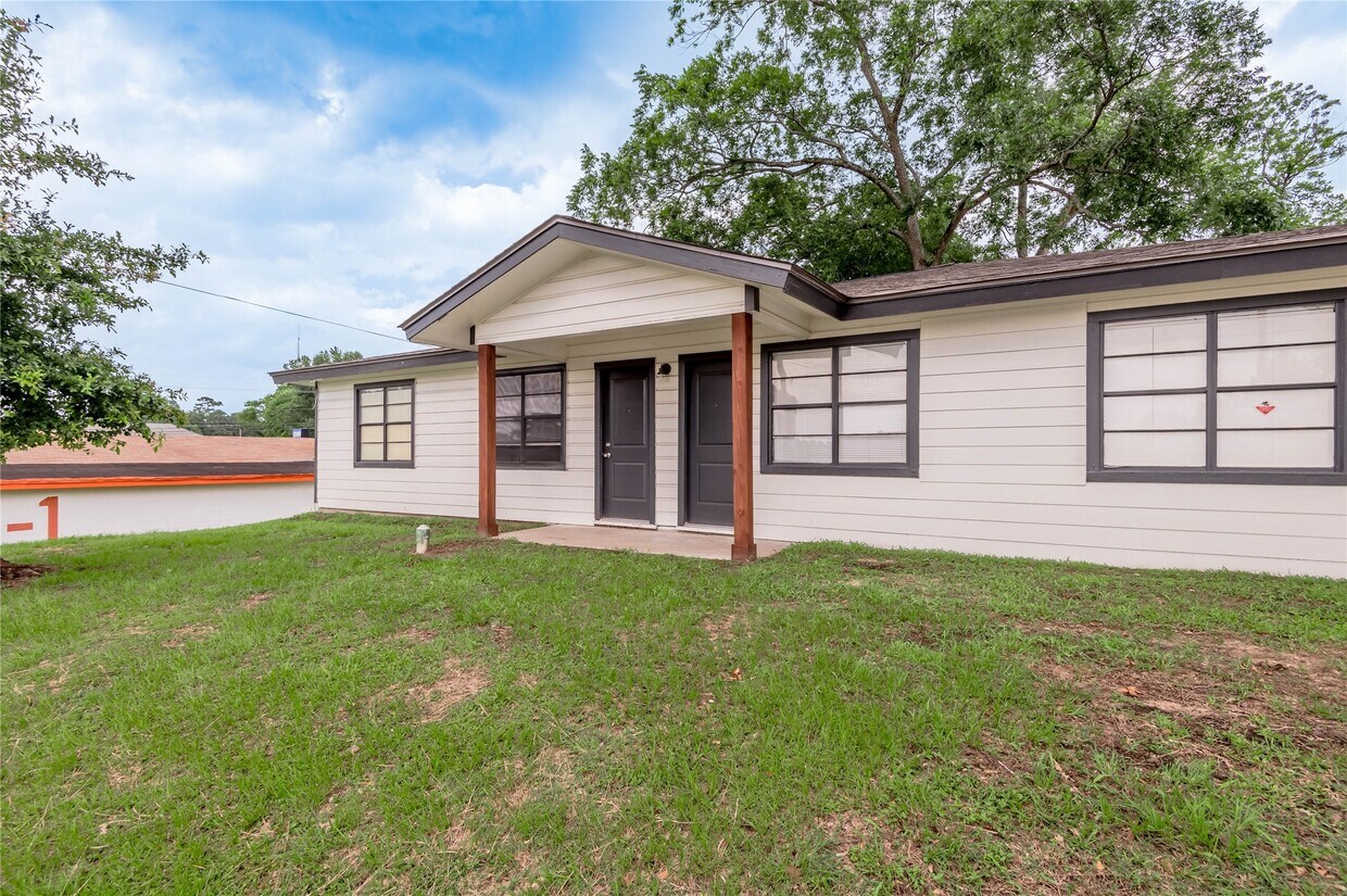 Foto principal - 2515 Montgomery Rd