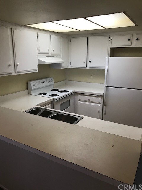 Primary Photo - 278 N Wilshire Ave