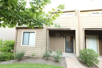 Building Photo - 12847 Briarwest Cir