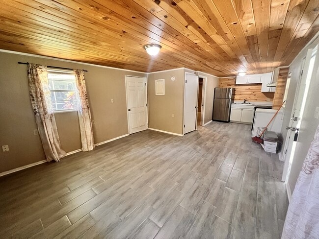 Building Photo - 1212 Jamajo Blvd