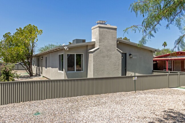 Building Photo - 2110 N Highland Ave