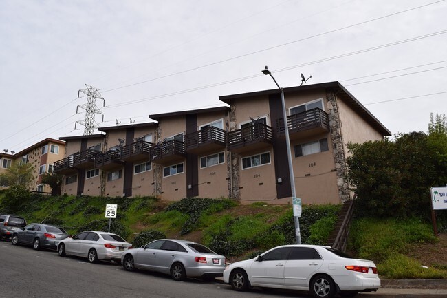 Building Photo - 102-116 Avian Dr