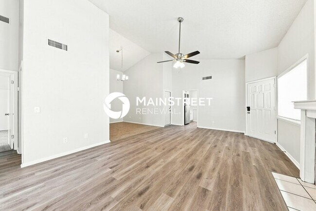 Building Photo - 3 Bedroom Pet-Friendly Home in Phoenix, AZ with Main Street Renewal
