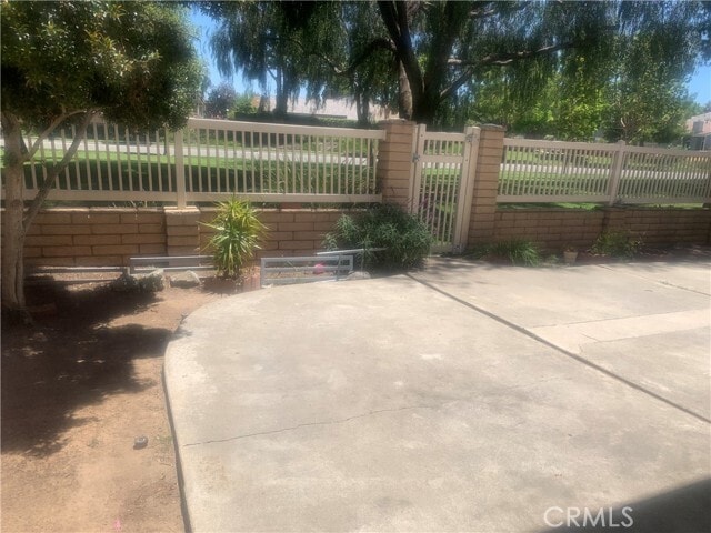Primary Photo - 71 Willow Tree Ln