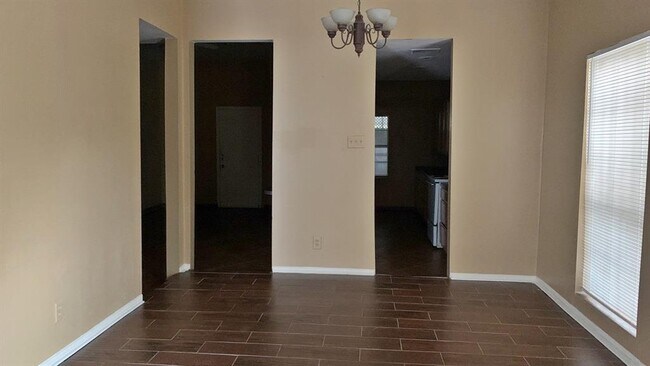 Building Photo - 11213 Shannon Hills Dr