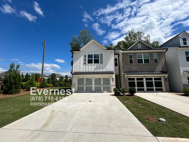 Foto del edificio - 3-Bedroom Home with Large Lawn and Ideal L...