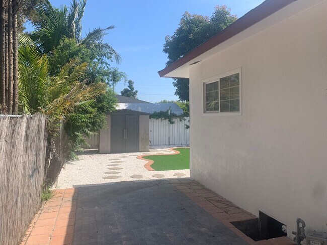 Foto del edificio - 12252 Academy Way