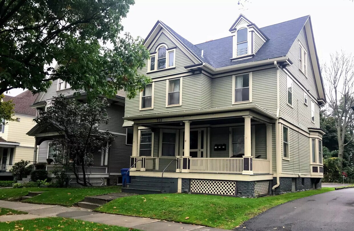 Street View - 733 University Ave