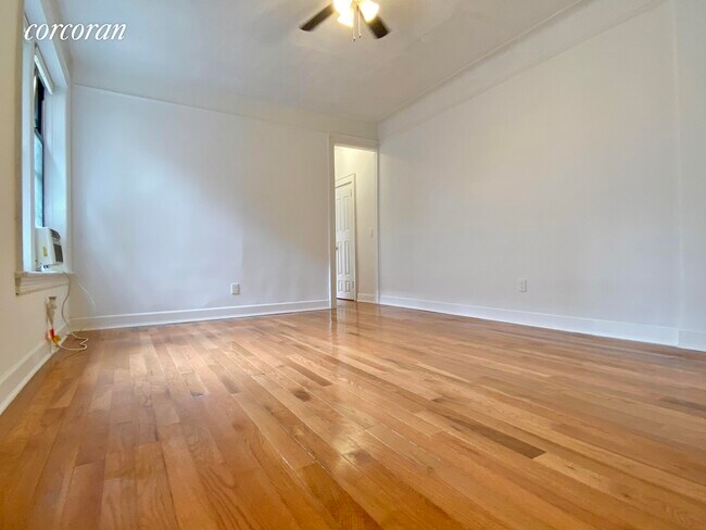 Foto del edificio - 3039 Ocean Pkwy
