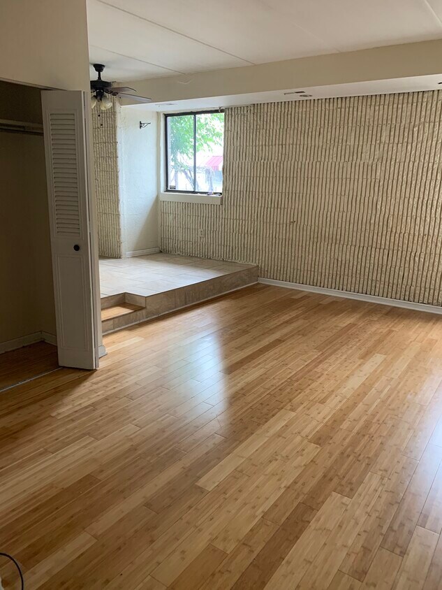 Sala de estar de dos habitaciones en Edmond Square - EDMOND SQUARE
