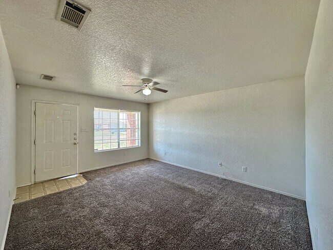 Foto del edificio - 5302 Lauren Lea Dr