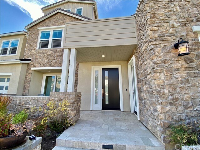 Building Photo - 61 Bolide