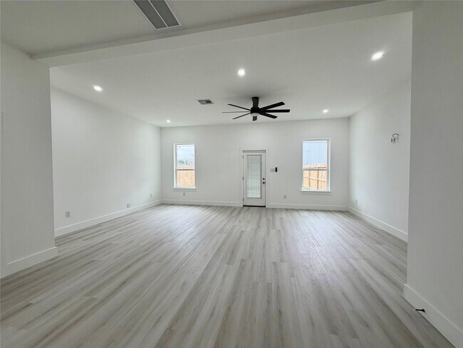 Foto del edificio - 10123 Grover Ln