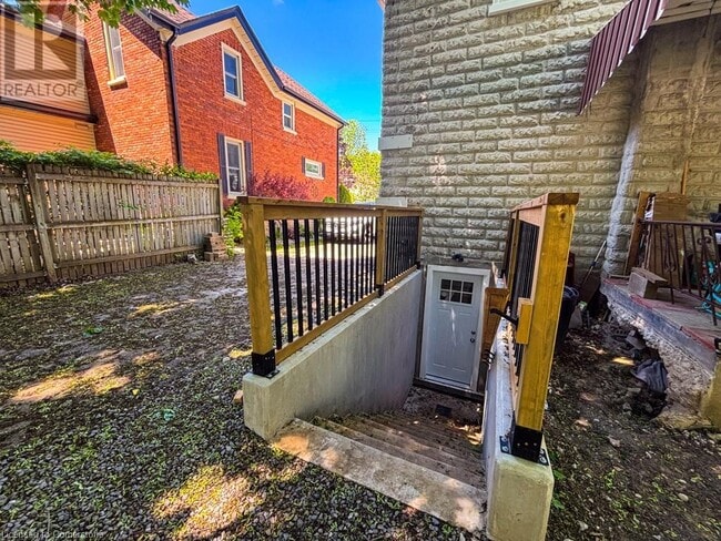 Building Photo - 39 Krug St