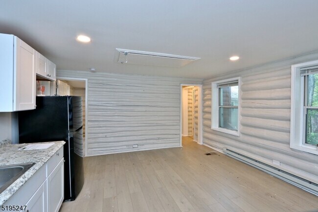 Building Photo - 4 Rudine St