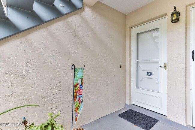 Building Photo - 203 S Orchard St