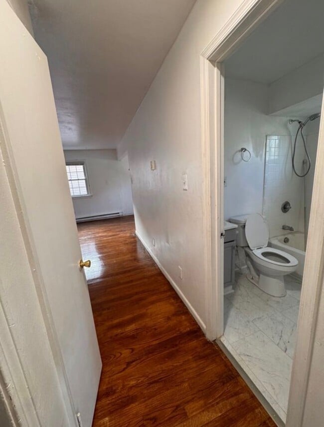 Building Photo - 1007 W 36th St