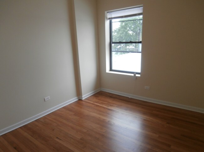 Dormitorio 1 - 4748 N Sacramento Ave