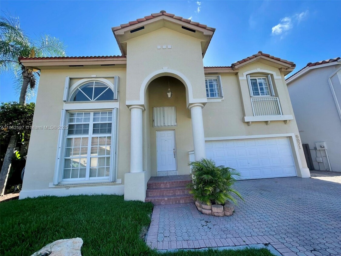 Foto principal - 5871 NW 112th Ct
