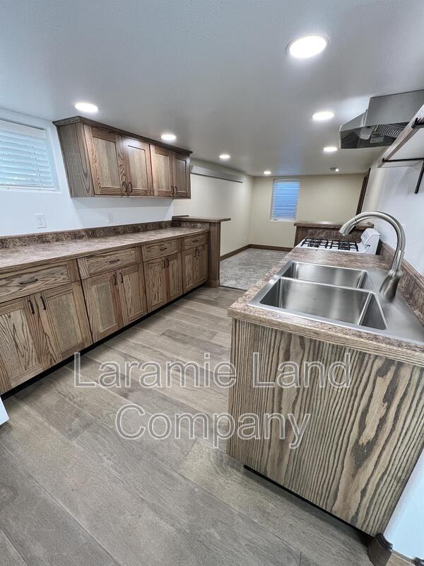 Foto del edificio - 715 E Flint St
