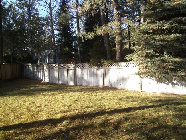 Building Photo - Great Brentwood Forest Home Available soon!!!