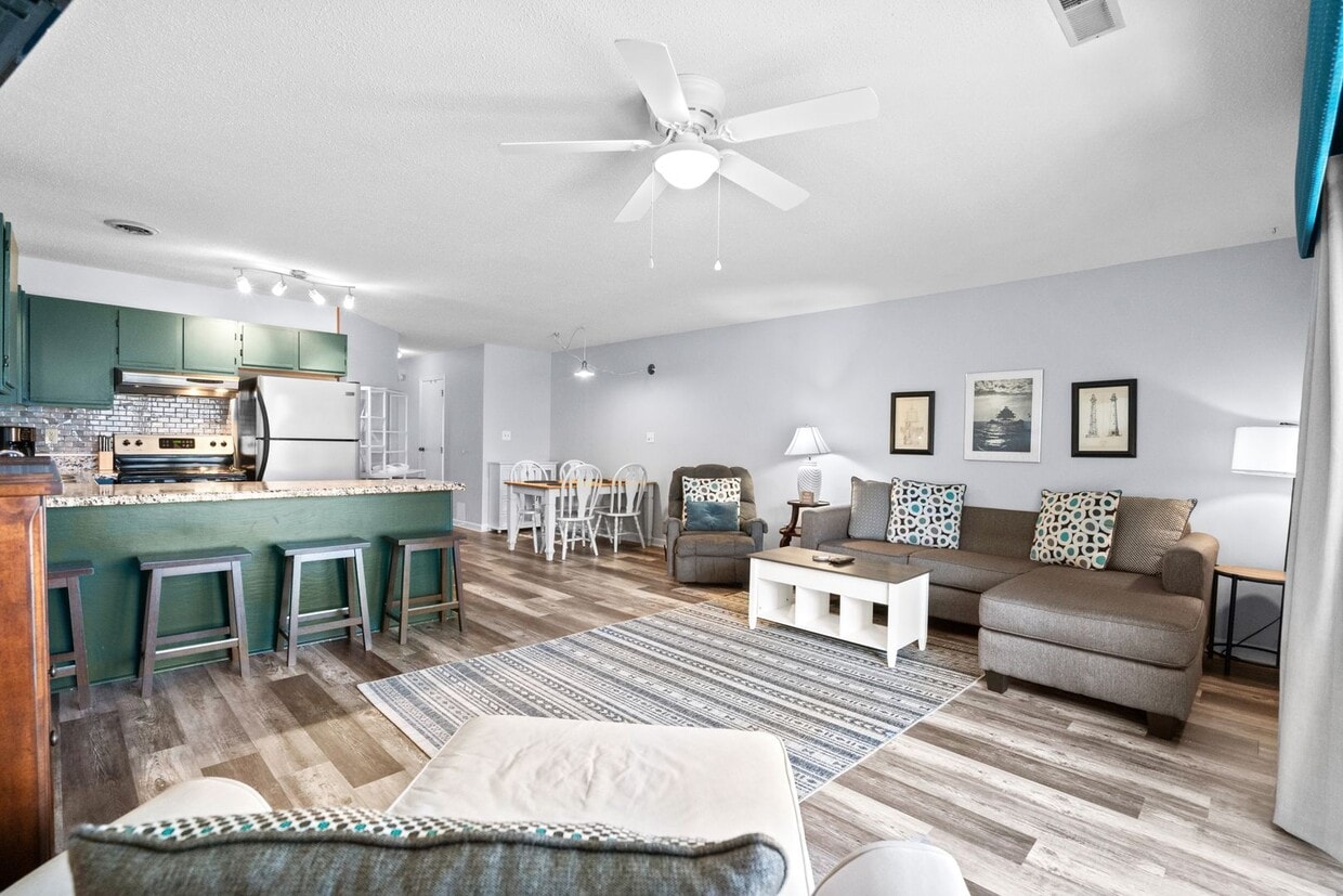 Primary Photo - Fully Furnished W/ All Utilities Included!...