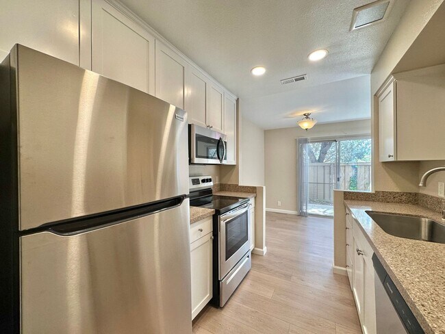 Foto del edificio - Newly Remodeled 2 Bedroom 2 Bath Near UTC ...