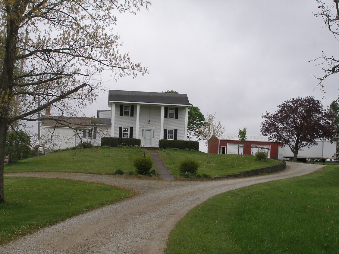 Building Photo - 5841 Quaker Trace Rd