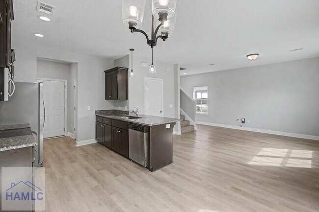 Foto del edificio - 547 Fairview Cir