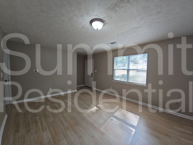 Building Photo - 5950 Stonewall Dr