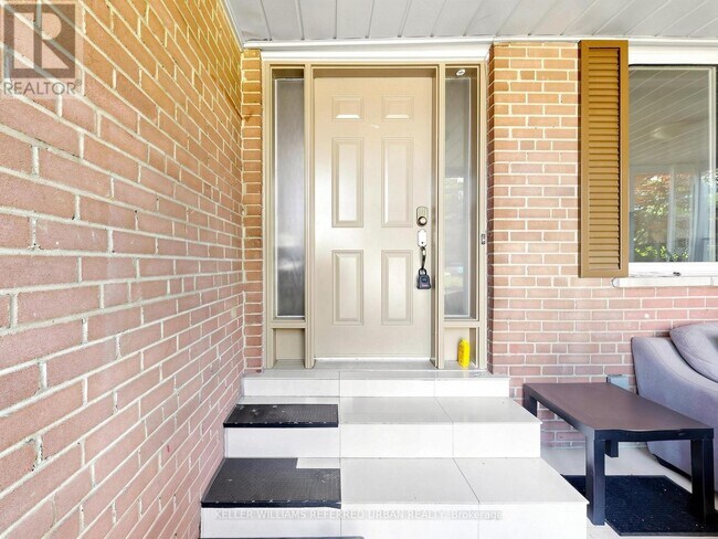 Building Photo - 32 Wycliffe Crescent