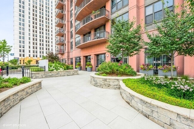 Foto del edificio - 330 N Jefferson St