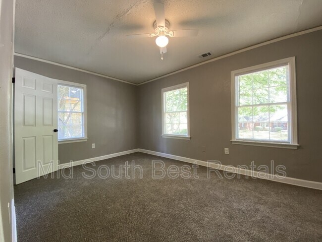 Building Photo - 817 Marsh Ave
