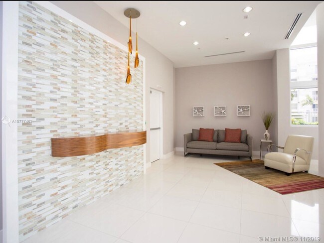 Building Photo - 2560 SW 27th St
