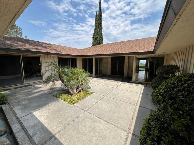 Foto del edificio - Coming Soon: Spacious 3-Bedroom Home with Stunning City Views in Loma Linda!