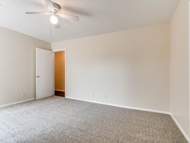 Foto del edificio - Just remodeled Duplex Home